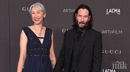 киану рийвс появи гадже пръв път десетилетия