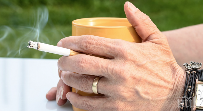 Пушенето състарява кожата, образува бръчки по лицето