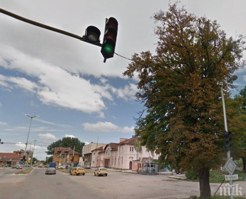 КУЛТОВО: Единственият светофар в Лом спря да работи