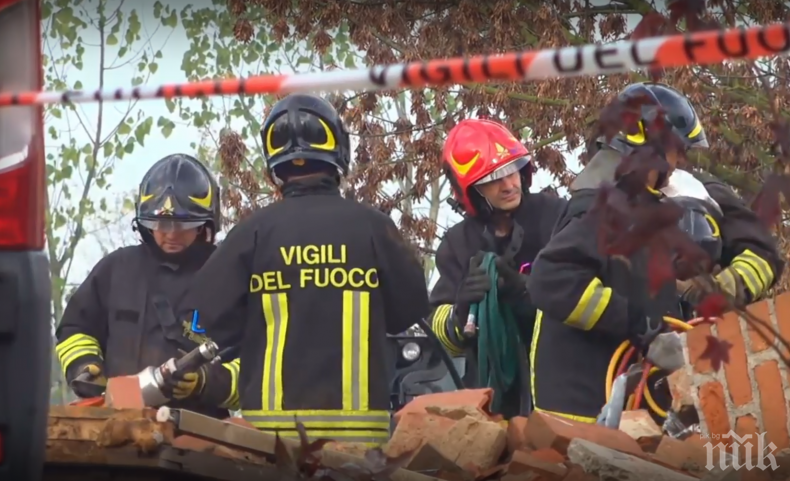 Трима пожарникари загинаха при експлозия в сграда в Италия