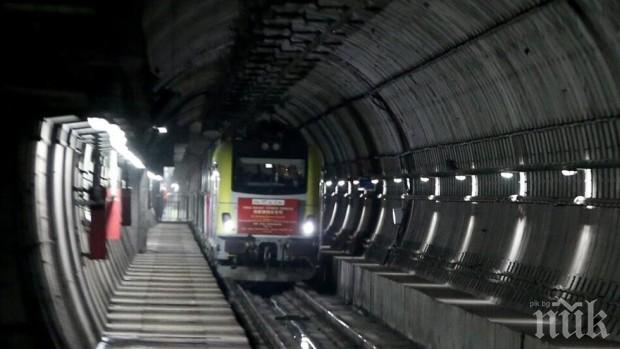 ИСТОРИЧЕСКИ МОМЕНТ: Китайски влак с 42 вагона електроника преминава през България