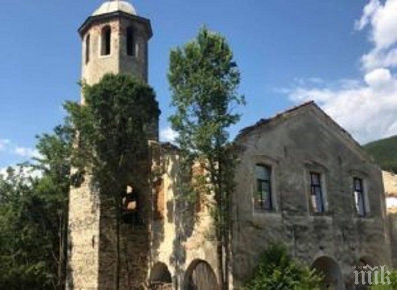 Ученици спасяват вековна църква в Гърмен с концерт