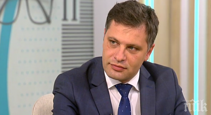 Александър Сиди: Хората са отвратени от политиката - Информационна ...
