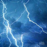 Мълния запали къща в пернишко село