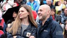 САМО В ПИК И "РЕТРО": Томислав Дончев заведе жена си на мол (ПАПАРАШКИ СНИМКИ)