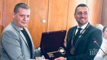 Кметът на Елин Пелин положи клетва пред областния управител Илиан Тодоров