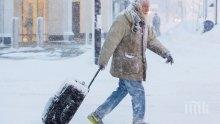 Над 1 000 самолетни полета в Чикаго бяха отменени заради силен снеговалеж