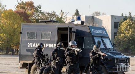 извънредно спецакция бургаски квартал почерня полиция тарашат наркотици задържани