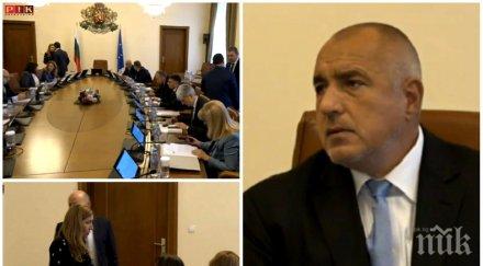 извънредно пик правителството награждава двама орден кирил методий въвежда правила длъжностите армията нсо снимки обновена