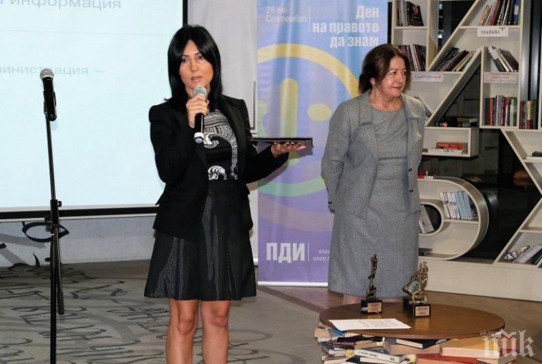 СКАНДАЛ: Съпруг на заместник-областен управител развя провокативно знаме и надпис Македония е гръцка”