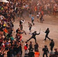 РАЗМИРИЦИ: Десетки са на протест пред централната гара в Барселона
