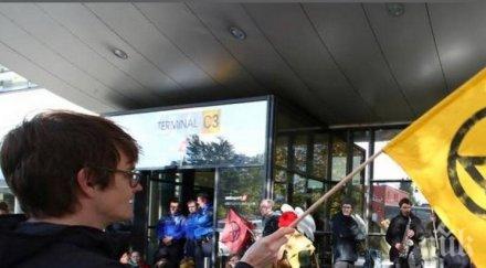 екоекстремисти блокираха терминал летището женева