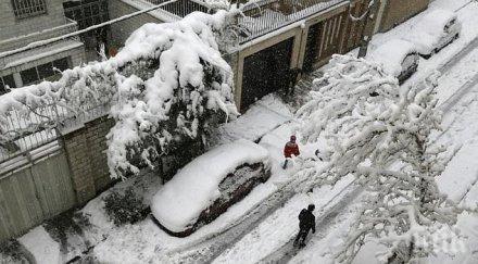 стихия сняг затрупа техеран
