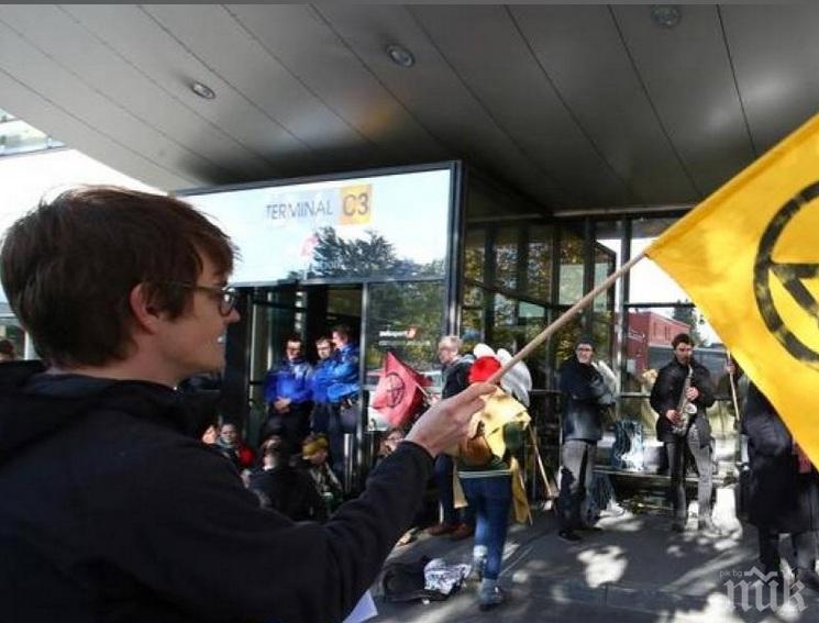 Екоекстремисти блокираха терминал на летището в Женева 