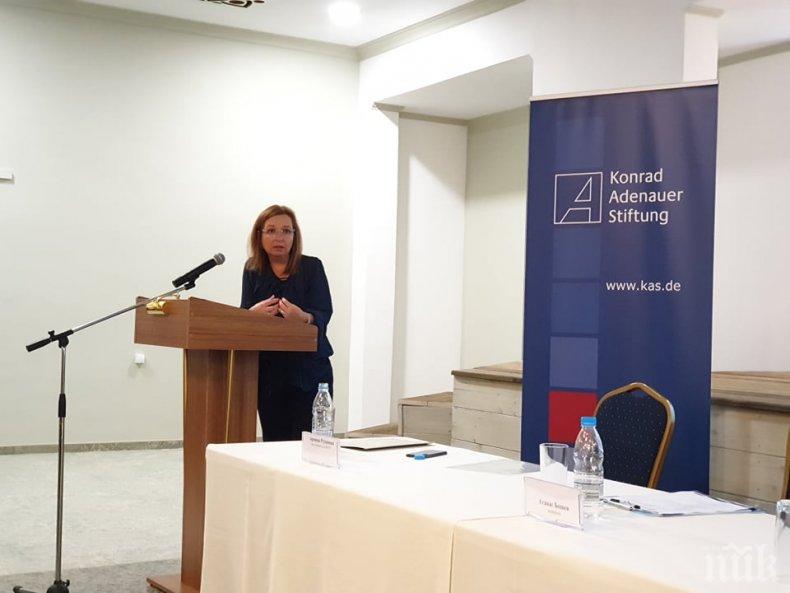 Зорница Русинова: Държавата ще помага на завърнали се от чужбина българи