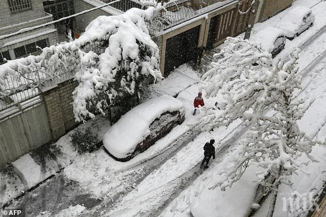 СТИХИЯ: Сняг затрупа Техеран