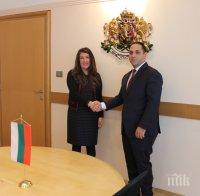Министър Караниколов се срещна с посланика на САЩ Херо Мустафа 
