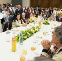 Папа Франциск даде обяд за 1500 бедни