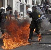 Хиляди излязоха на демонстрацията срещу военната хунта в Гърция