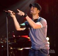 Енрике Иглесиас се пенсионира, но не съвсем