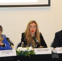 Ангелкова: След фалита на “Томас Кук” започваме дебат за повишаване на минималната застраховка за туроператори
