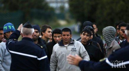 гръцки полицаи пребили ограбили нелегални мигранти захвърлили турция