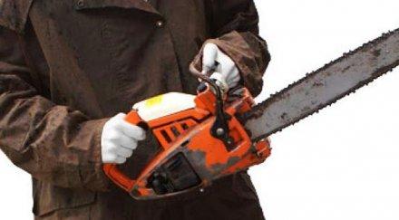 заради силна музика осъдиха мъж влетял кръчма моторна резачка