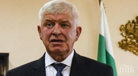 последните минути кирил ананиев привика здравното министерство директорите болниците свързани починалото дете
