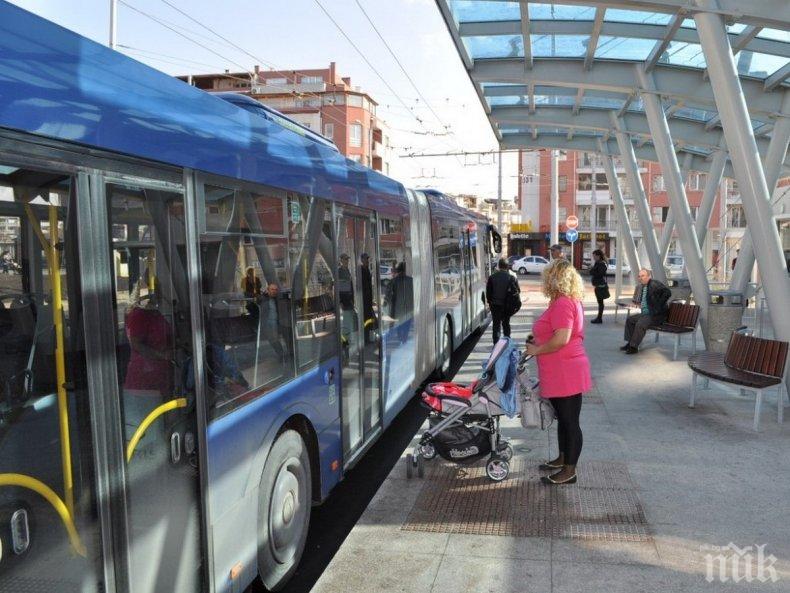 Предлагат възрастните хора да пътуват безплатно през уикенда в градския транспорт на Бургас