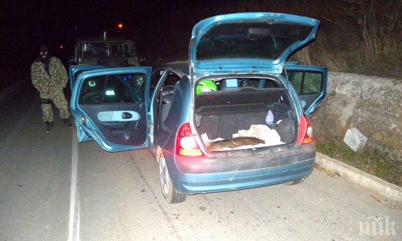 Селянин без книжка бяга от полицаи - ченгетата шашнати от намереното в багажника