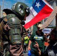 Поне 127 души са ранени на протестите в Чили, плячкосата 150 млн. песо от банка