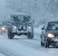 Сняг валя цяла нощ в Смолянско! Пътищата са мокри и хлъзгави Сняг валя цяла нощ в Смолянско! Пътищата са мокри и хлъзгави