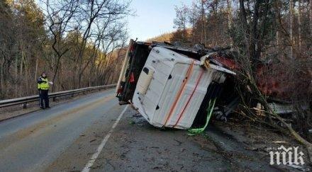 изтеглиха тира пропастта магистрала тракия