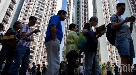 решаващ вот опашки избирателните секции хонконг