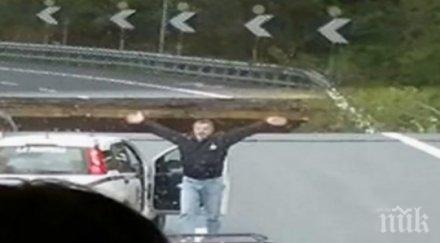 герой италианец спаси десетки хора спря потока коли рухналата магистрала