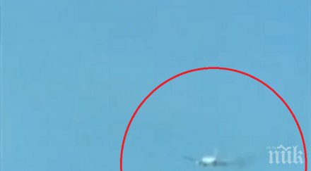 драма небето самолет 360 души кацна аварийно сащ снимки видео