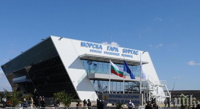 Затвориха всички пристанища Бургас заради силен вятър