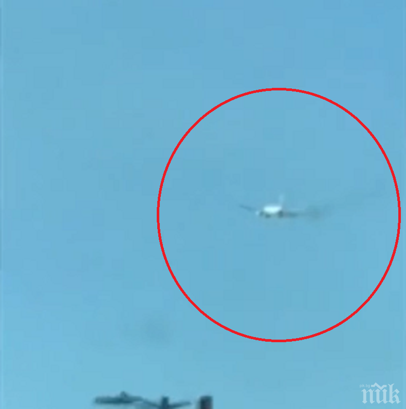 ДРАМА В НЕБЕТО: Самолет с 360 души кацна аварийно в САЩ (СНИМКИ/ВИДЕО)