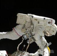 ДРАМА В ОТКРИТИЯ КОСМОС: Астронавтите в МКС закъсаха без WC, минаха на памперси