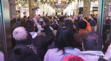 стотици клиенти щурмуват рано магазините черния петък сащ