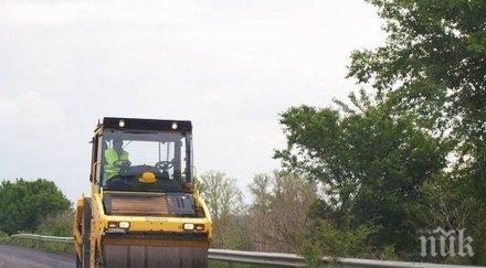 полагат последен слой асфалт пътя кричим девин