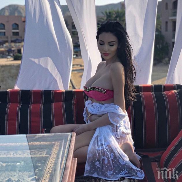 Потурчената силиконка Моника Валериева напърчи новите си бомби