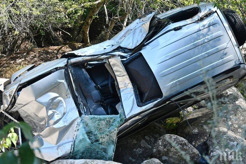 Мъж загина след салто мортале с джип в планината край Симитли