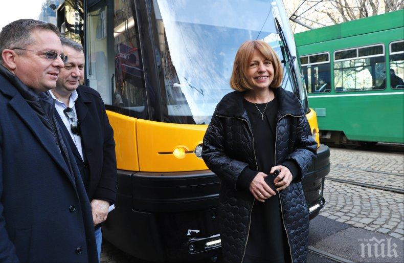 Фандъкова съобщи: Първият от 13-те нови трамвая тръгва по линия 18 в София (СНИМКИ)