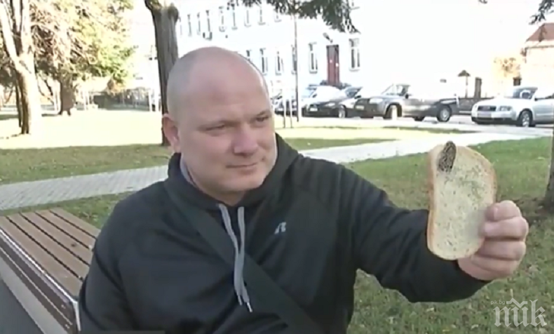 Мъж си купи хляб и ахна от намереното в нарязаните филии