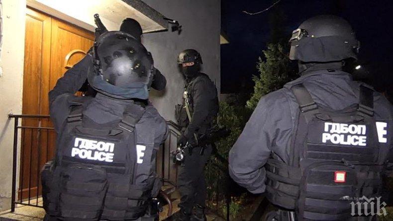 ПЪРВО В ПИК: Зрелищни СНИМКИ и ВИДЕО от мощната акция на спецпрокуратурата и ГДБОП в Нови хан