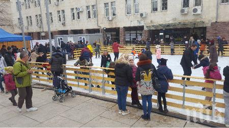 Откриват огромна ледена пързалка в Сливен
