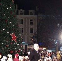 Зико запали коледната елха на Пловдив