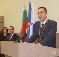 Кметът на Бургас зарадва учениците - няма да учат на Никулден
