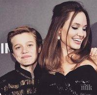 Дъщерята на Анджелина Джоли смени името си. Вече ще се казва... Джон 